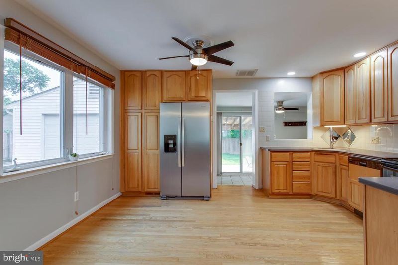 5834 Pratt St, Alexandria, VA 22310
