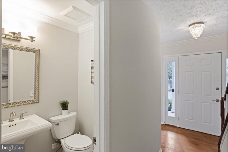 1322 Quail Ridge Dr, Reston, VA 20194