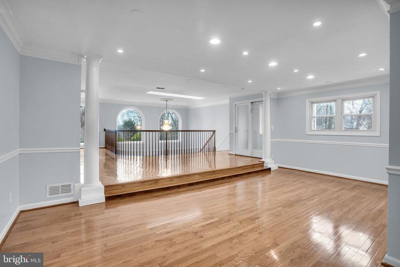 7839 Heritage Dr, Annandale, VA 22003