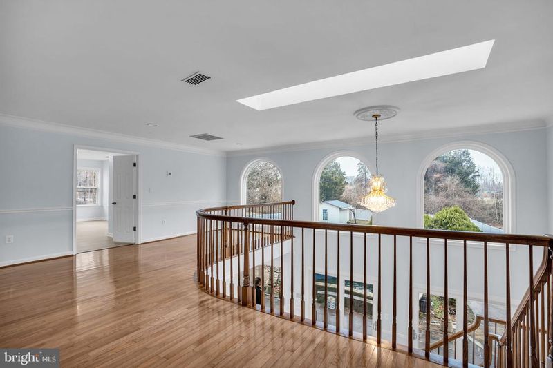 7839 Heritage Dr, Annandale, VA 22003