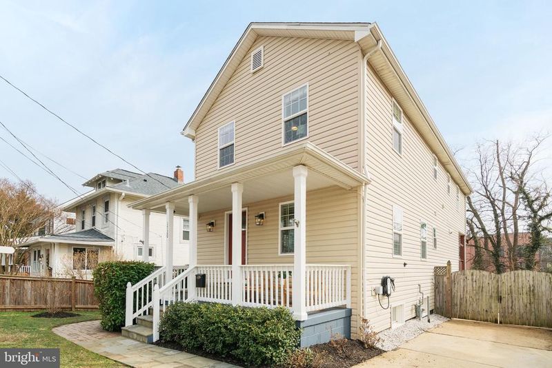 1720 14th St S, Arlington, VA 22204