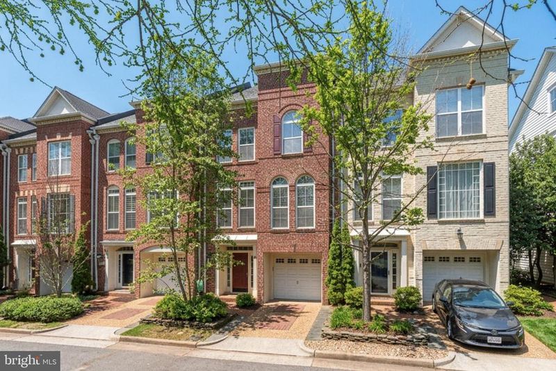 5236 Brawner Pl, Alexandria, VA 22304