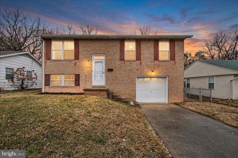 423 Banksia Dr, Frederick, MD 21701