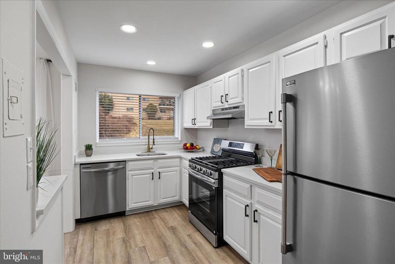 10656 Weymouth St #202, Bethesda, MD 20814
