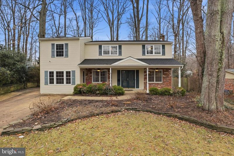 4901 Red Fox Dr, Annandale, VA 22003