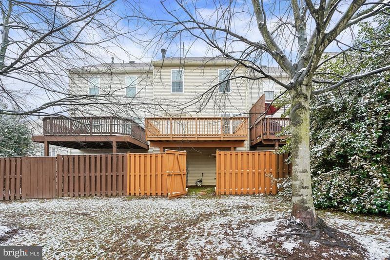 45590 Whitcomb Sq, Sterling, VA 20166