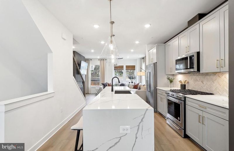 42591 Black Angus Dr, Ashburn, VA 20148