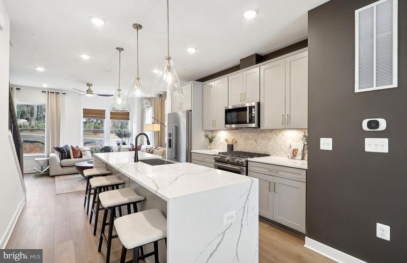 42591 Black Angus Dr, Ashburn, VA 20148