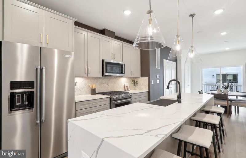 42591 Black Angus Dr, Ashburn, VA 20148