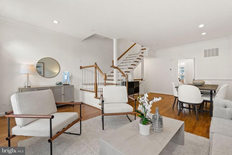 504 N Thomas St #E, Arlington, VA 22203