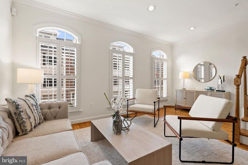 504 N Thomas St #E, Arlington, VA 22203