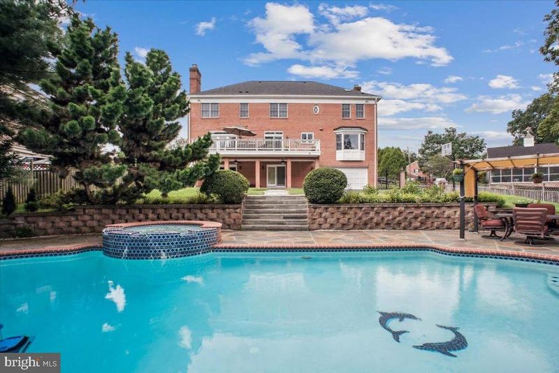 9917 Kendale Rd, Potomac, MD 20854