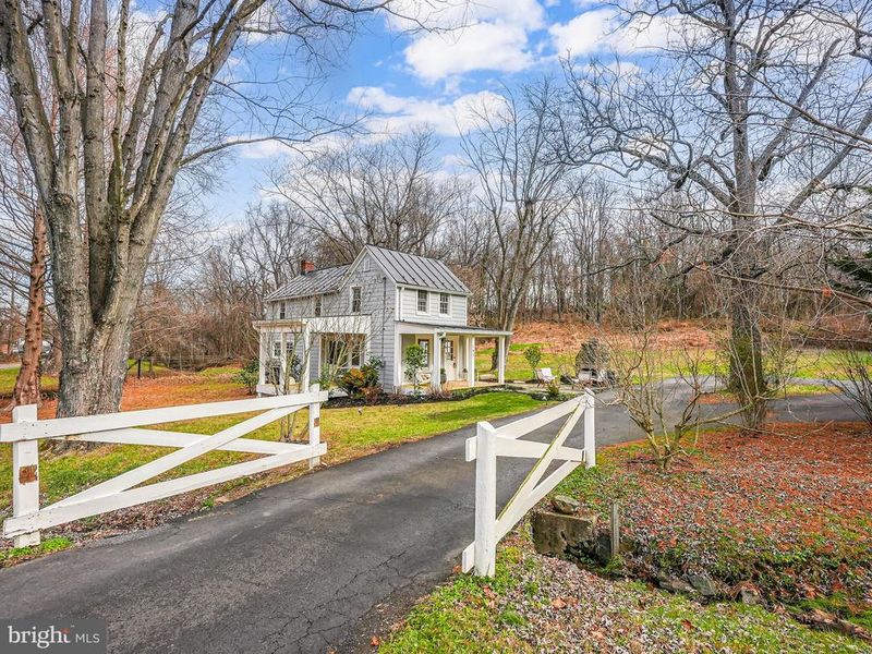 102 N Rogers St, Hamilton, VA 20158