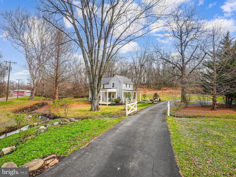 102 N Rogers St, Hamilton, VA 20158
