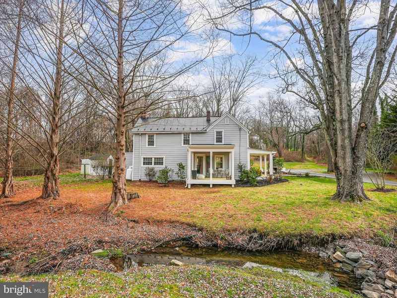 102 N Rogers St, Hamilton, VA 20158
