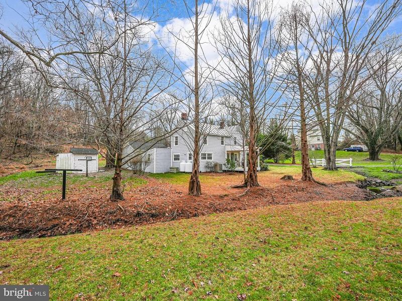 102 N Rogers St, Hamilton, VA 20158