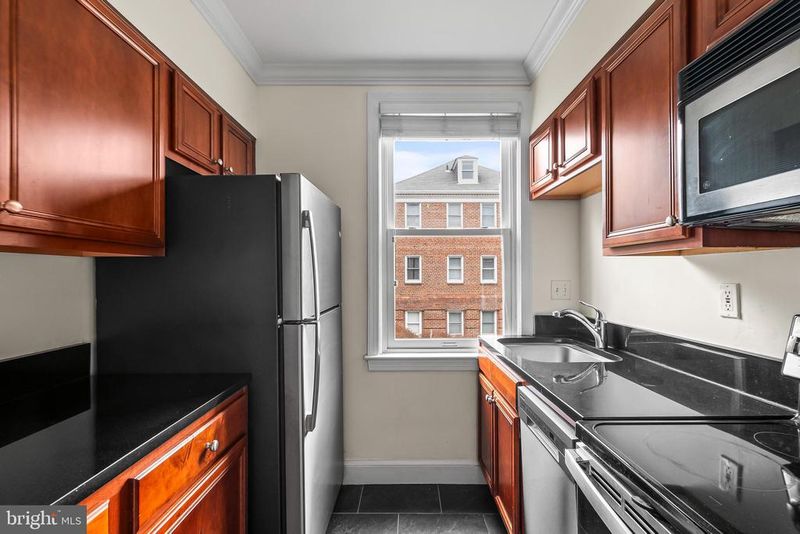 719 S Saint Asaph St #201, Alexandria, VA 22314