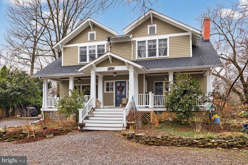 5723 27th St N, Arlington, VA 22207