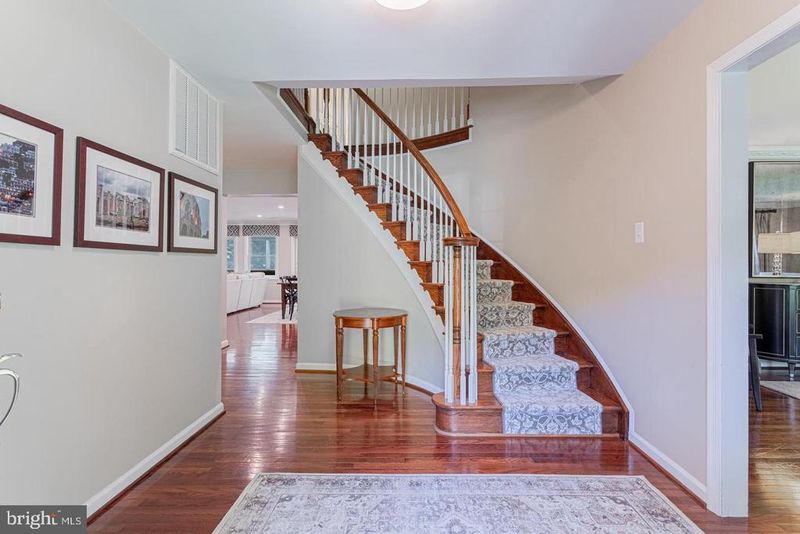 6607 Tina Ln, Mclean, VA 22101