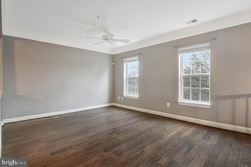 8045 Gatehouse Rd #17, Falls Church, VA 22042