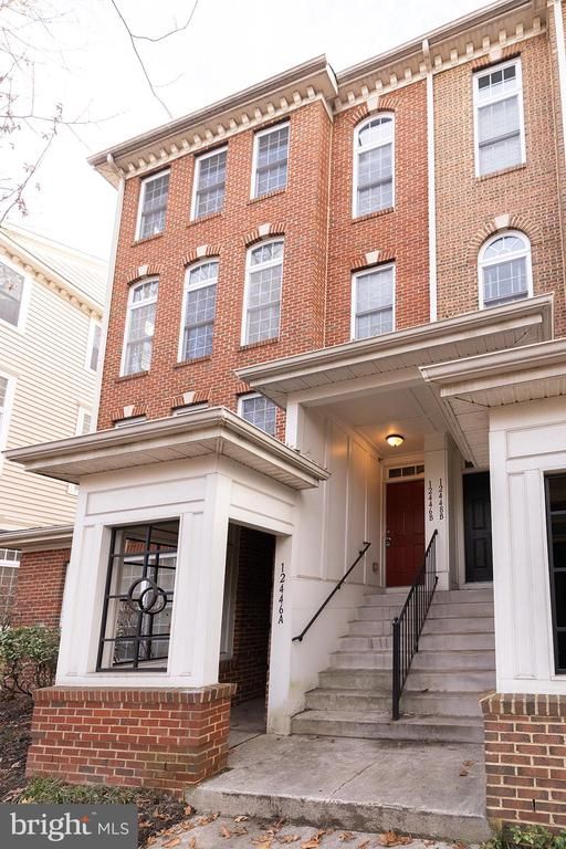 12446 Liberty Bridge Rd, Fairfax, VA 22033