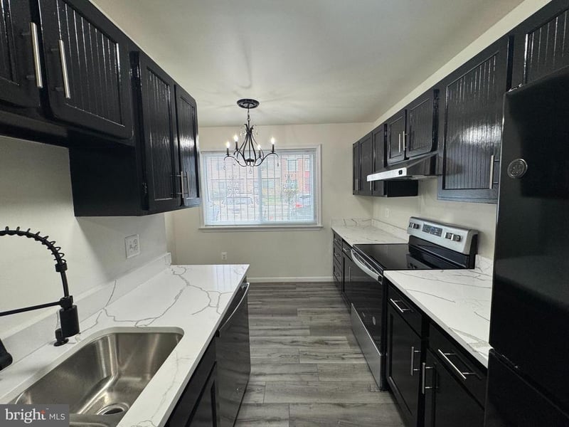 1126 Barnaby Ter SE, Washington, DC 20032