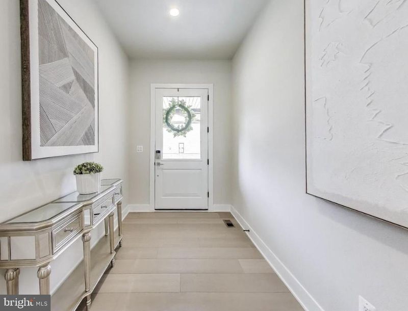 6934 Renita Ln, Bethesda, MD 20817