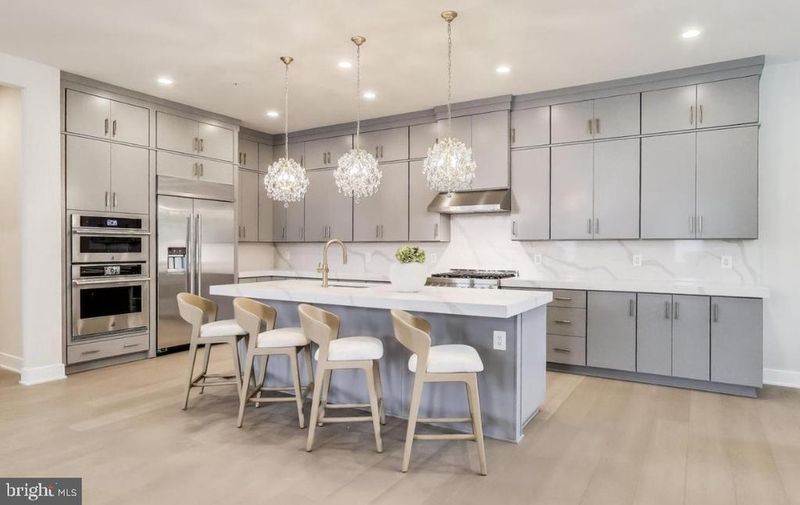 6934 Renita Ln, Bethesda, MD 20817