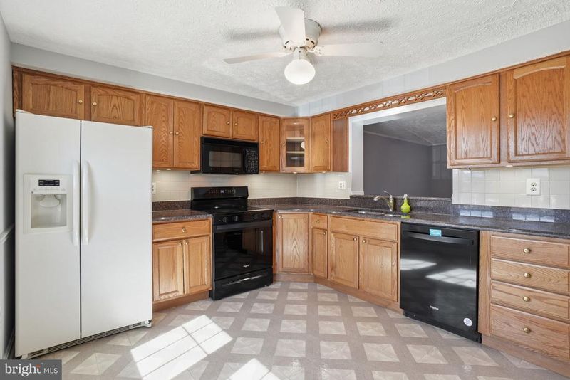 7470 Wounded Knee Rd, Lorton, VA 22079