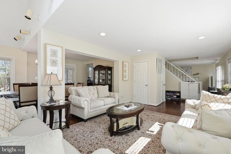 721 Upham Pl NW, Vienna, VA 22180