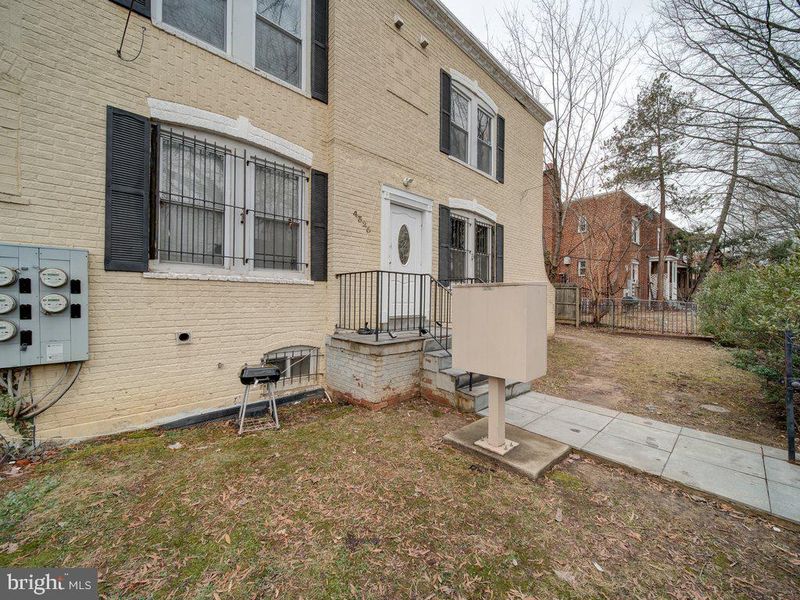 4325 Halley Ter SE #201, Washington, DC 20032