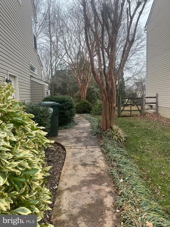 1733 Dearbought Dr, Frederick, MD 21701