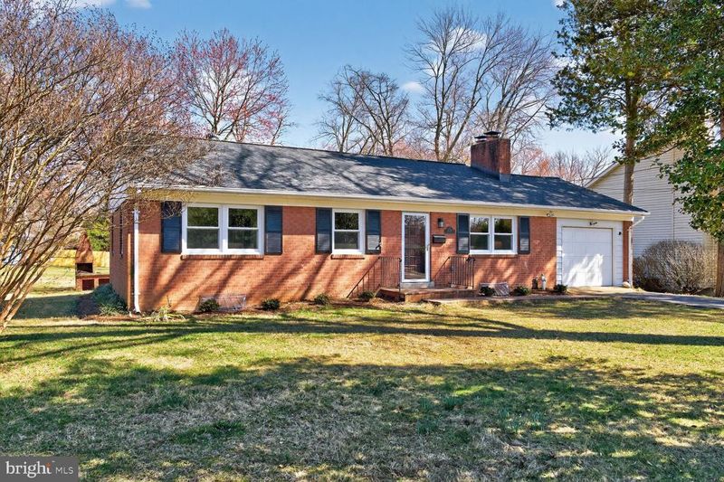 3229 Magnolia Ave, Falls Church, VA 22041