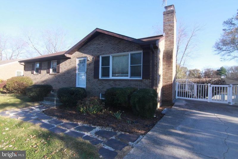 79 S Rogers St, Hamilton, VA 20158