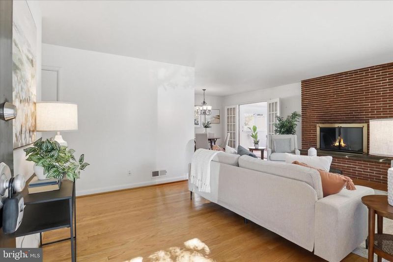 10014 Cedar Ln, Kensington, MD 20895