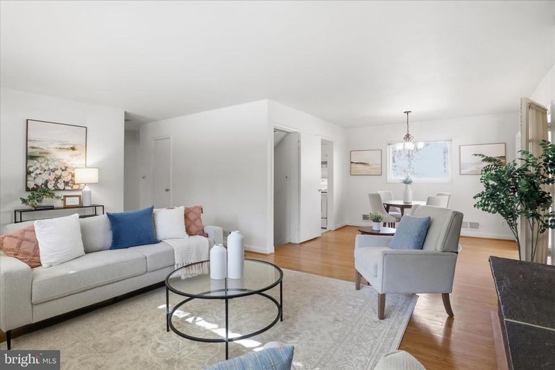 10014 Cedar Ln, Kensington, MD 20895