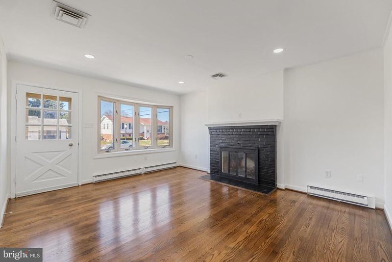 1497 W 10th St, Frederick, MD 21702