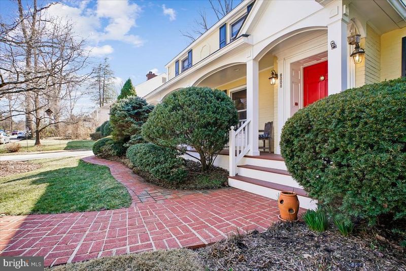 8008 Aberdeen Rd, Bethesda, MD 20814