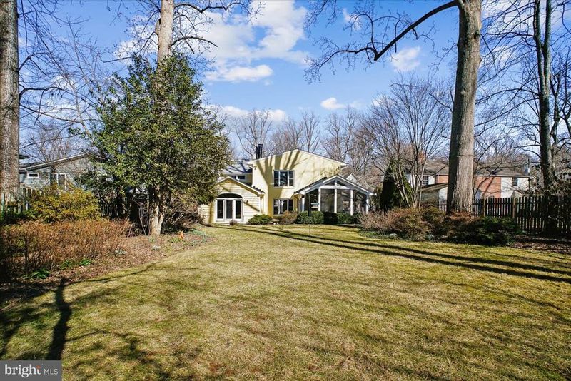 8008 Aberdeen Rd, Bethesda, MD 20814