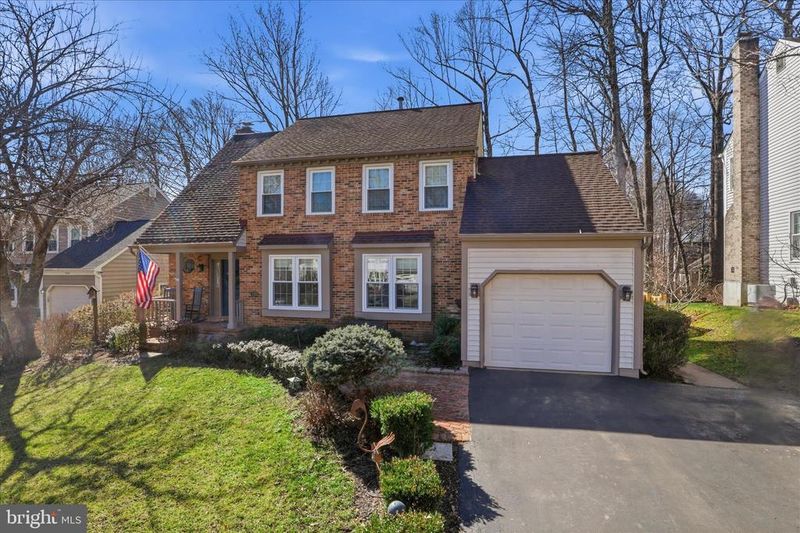 9207 Wyeth Ln, Burke, VA 22015