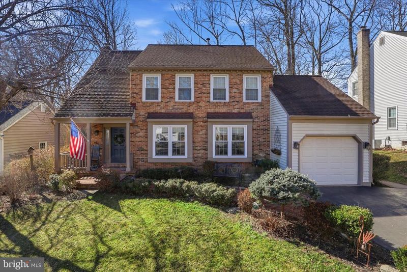 9207 Wyeth Ln, Burke, VA 22015