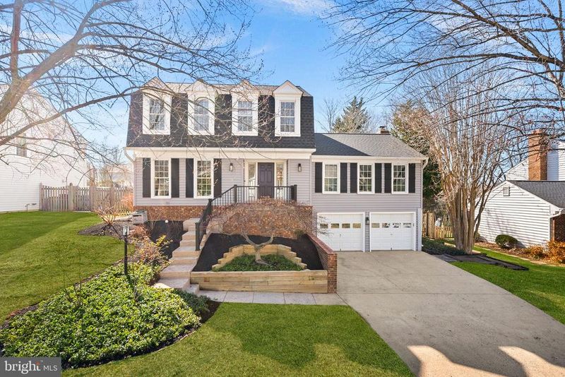 105 Country Rd, Potomac Falls, VA 20165