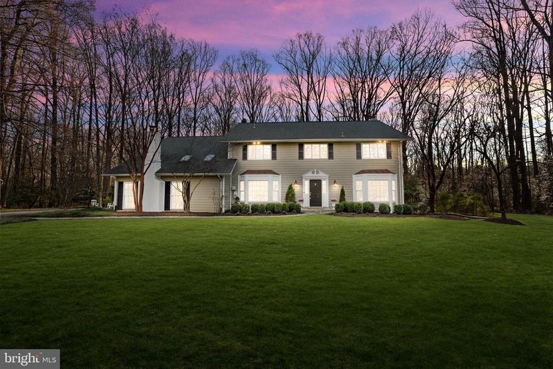 10225 Forest Lake Dr, Great Falls, VA 22066
