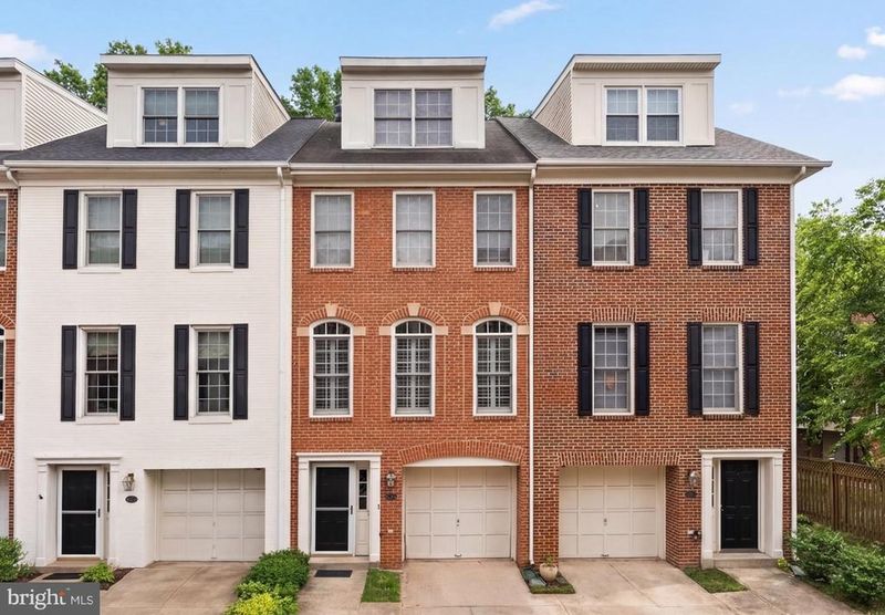 504 N Thomas St #E, Arlington, VA 22203