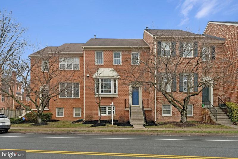 10106 Bushman Dr, Oakton, VA 22124
