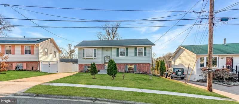 7917 Grant Dr, Glenarden, MD 20706