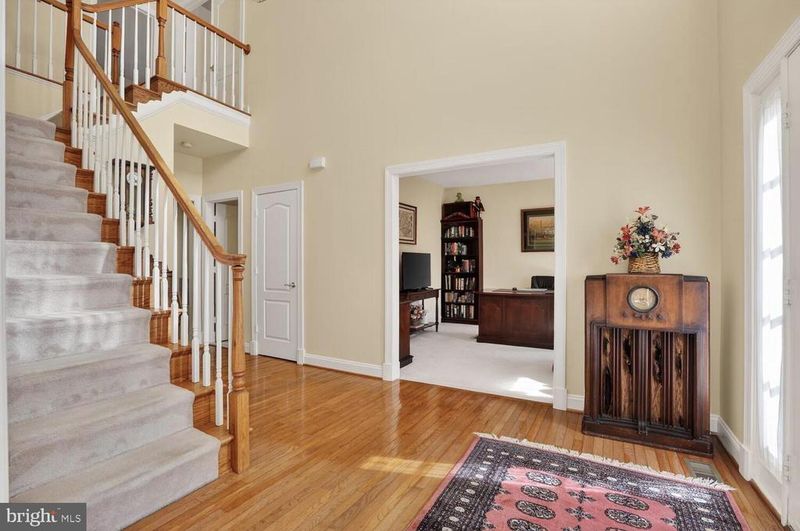 9910 Rustic Rail Ln, Vienna, VA 22181