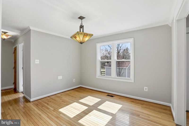 17473 Madison Ave, Hamilton, VA 20158