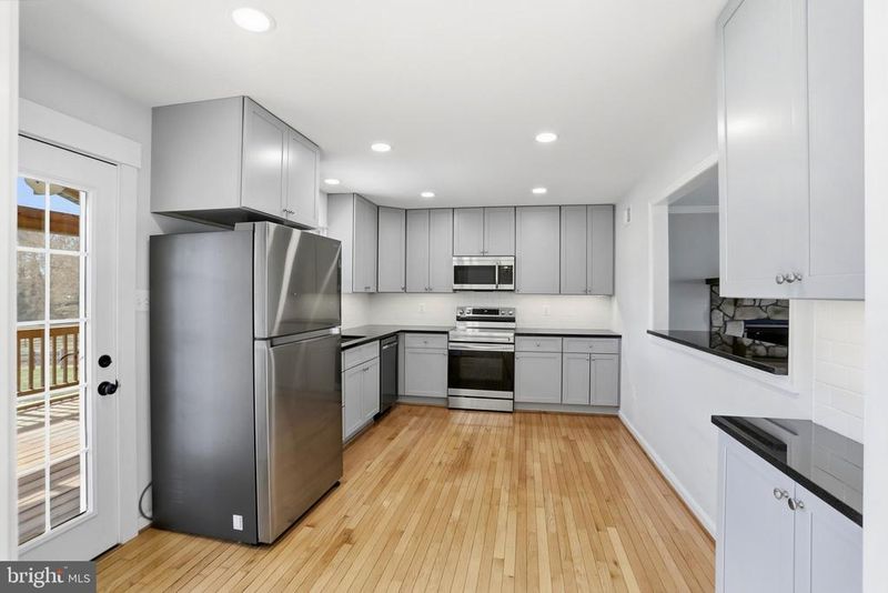 17473 Madison Ave, Hamilton, VA 20158