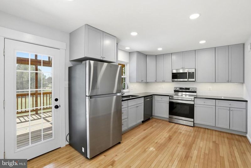 17473 Madison Ave, Hamilton, VA 20158